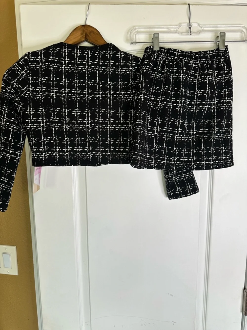 NWT Girls Black & White Two-Piece Set with Gold Buttons Size 8
